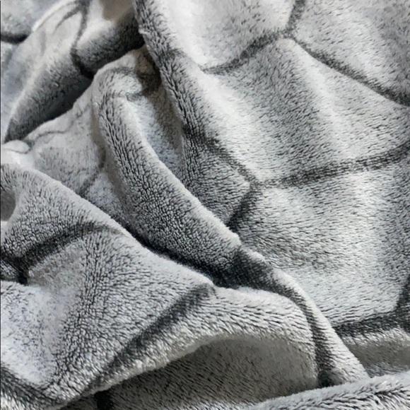 Meet your Posher, Iris - Picture 1 of 1